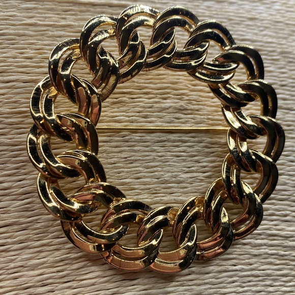 Signed Monet large double link chain style brooch pin - Picture 2 of 5